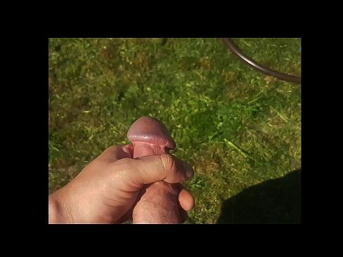 ❤️ A boazona fica com a rata rosa fodida e ejacula com um esguicho num jardim de Verão ️ Porno em porno pt.rex-porn-com.ru ❌❤