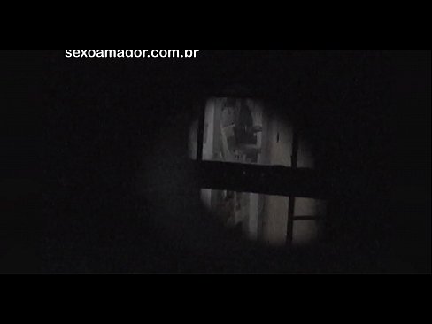 ❤️ Lourinho é filmado secretamente por um voyeur de bairro escondido atrás de tijolos ocos ️ Porno em porno pt.rex-porn-com.ru ❌❤